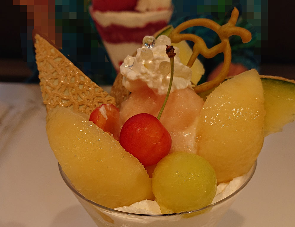 【東京-新宿】メロンパフェ - タカノフルーツパーラー 本店